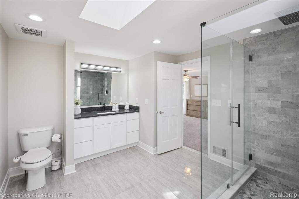4 Bedroom Single Family Home/House's Image 21