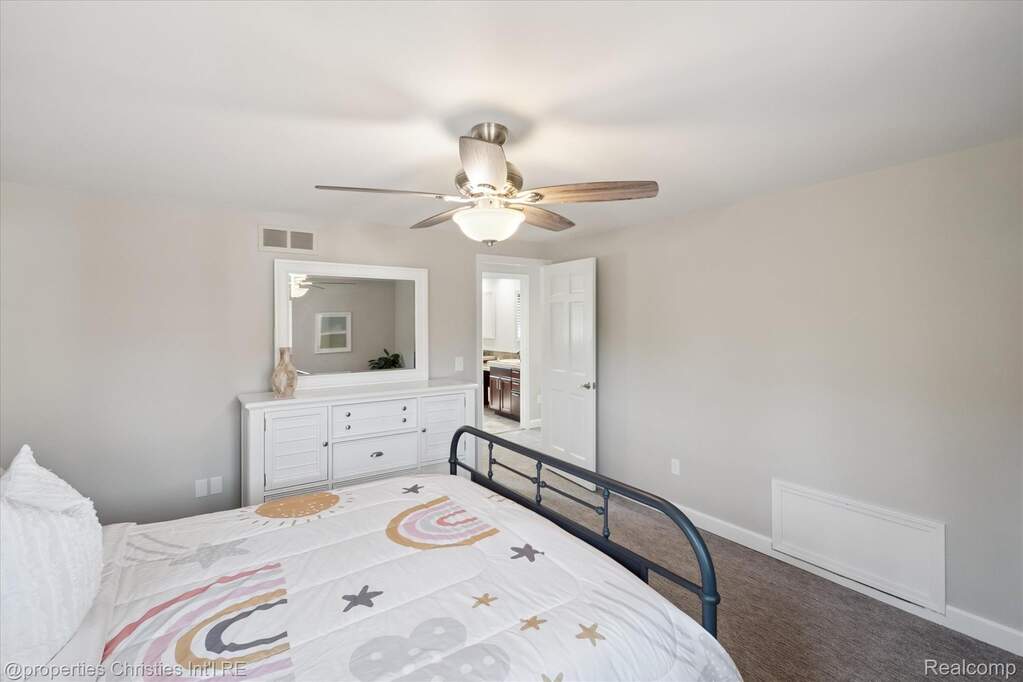 4 Bedroom Single Family Home/House's Image 27