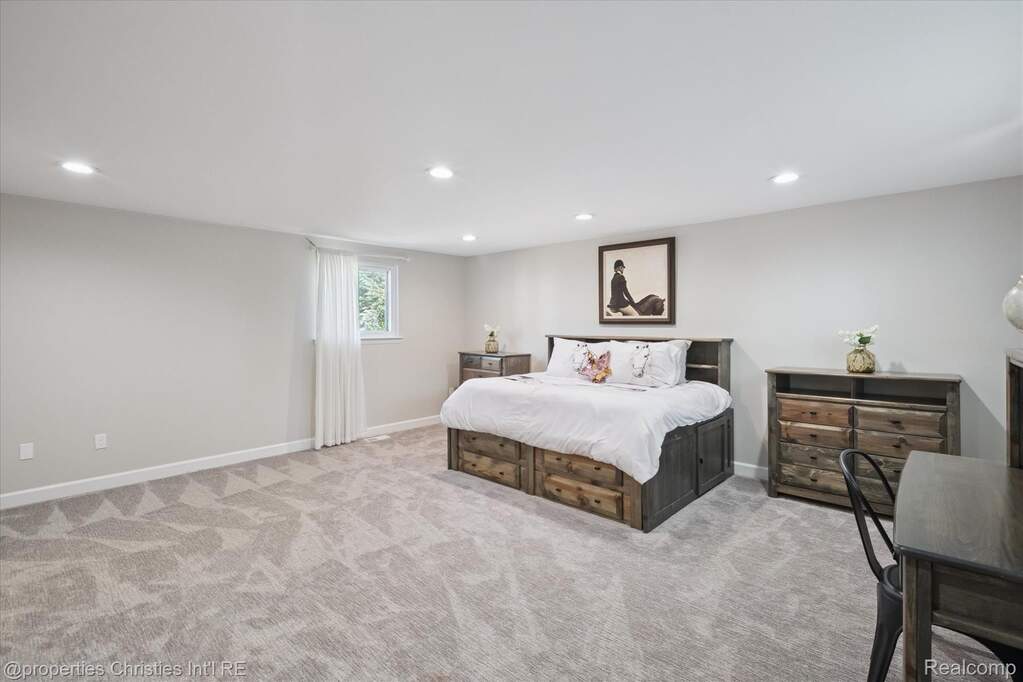 4 Bedroom Single Family Home/House's Image 29