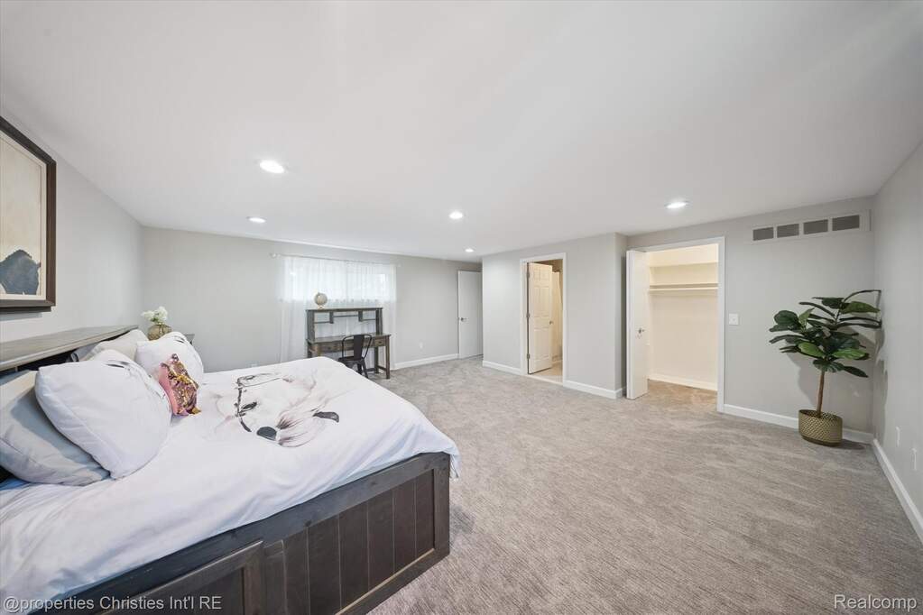 4 Bedroom Single Family Home/House's Image 30