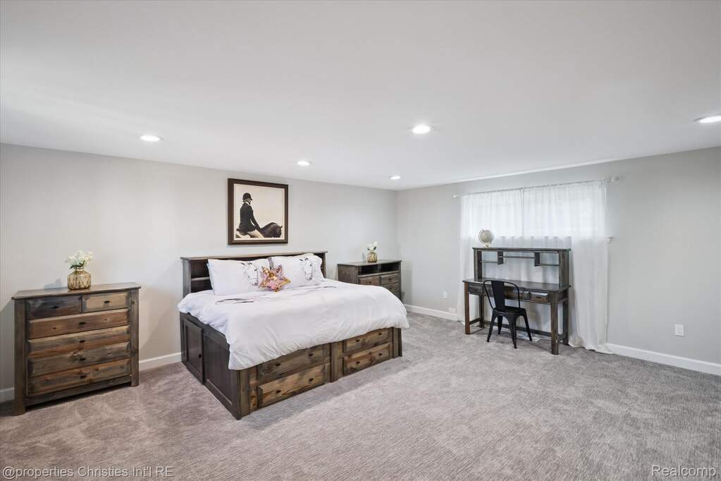 4 Bedroom Single Family Home/House's Image 31
