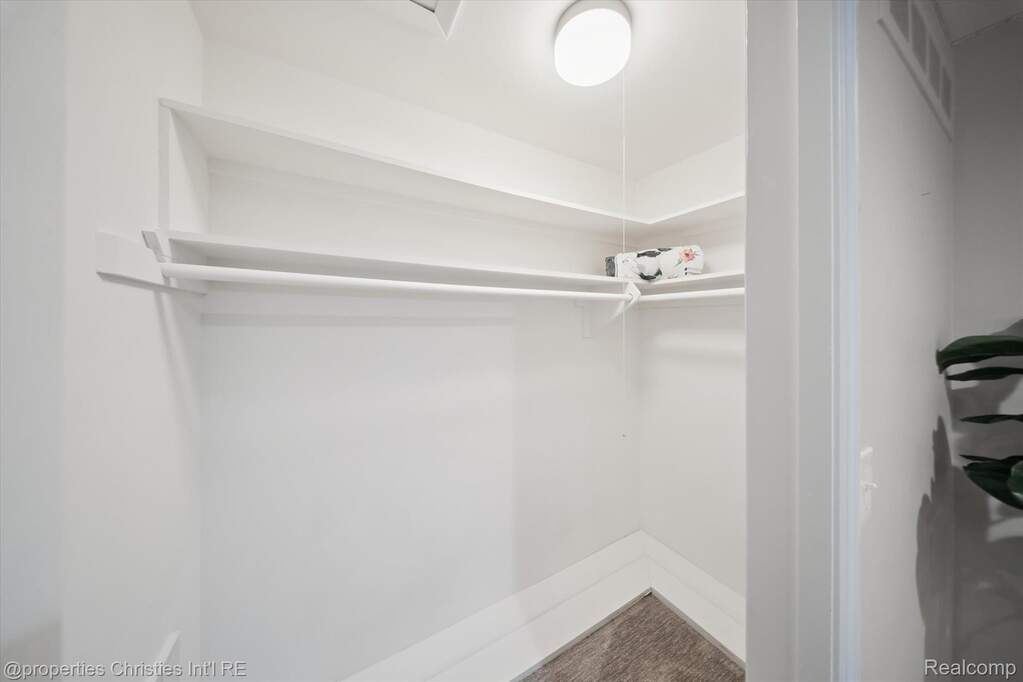 4 Bedroom Single Family Home/House's Image 33
