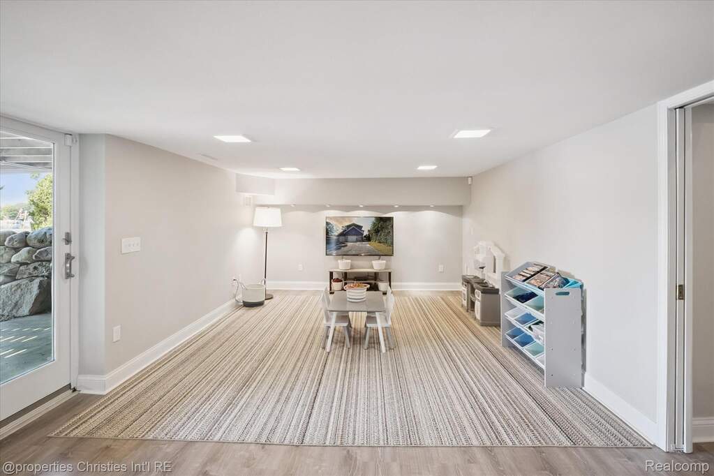 4 Bedroom Single Family Home/House's Image 35