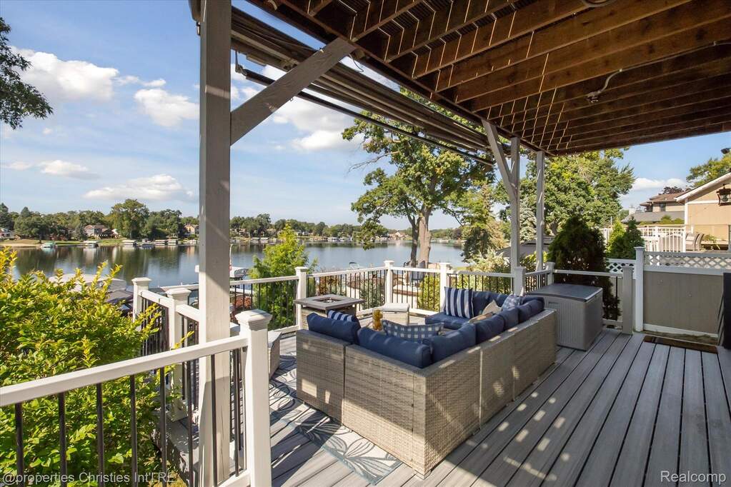 4 Bedroom Single Family Home/House's Image 38