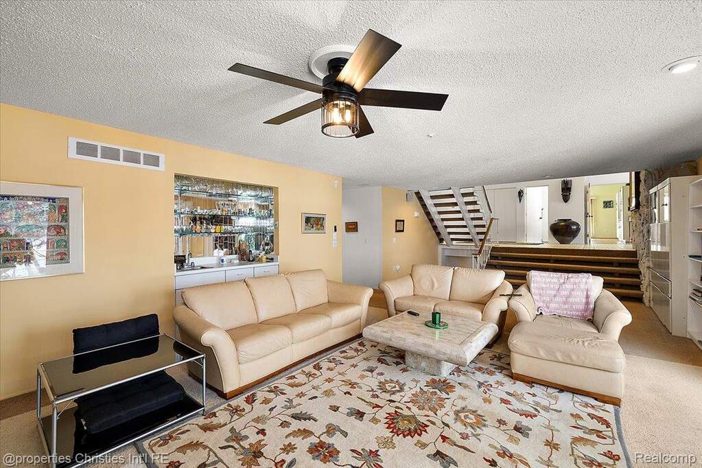3 Bedroom Single Family Home/House's Image 13