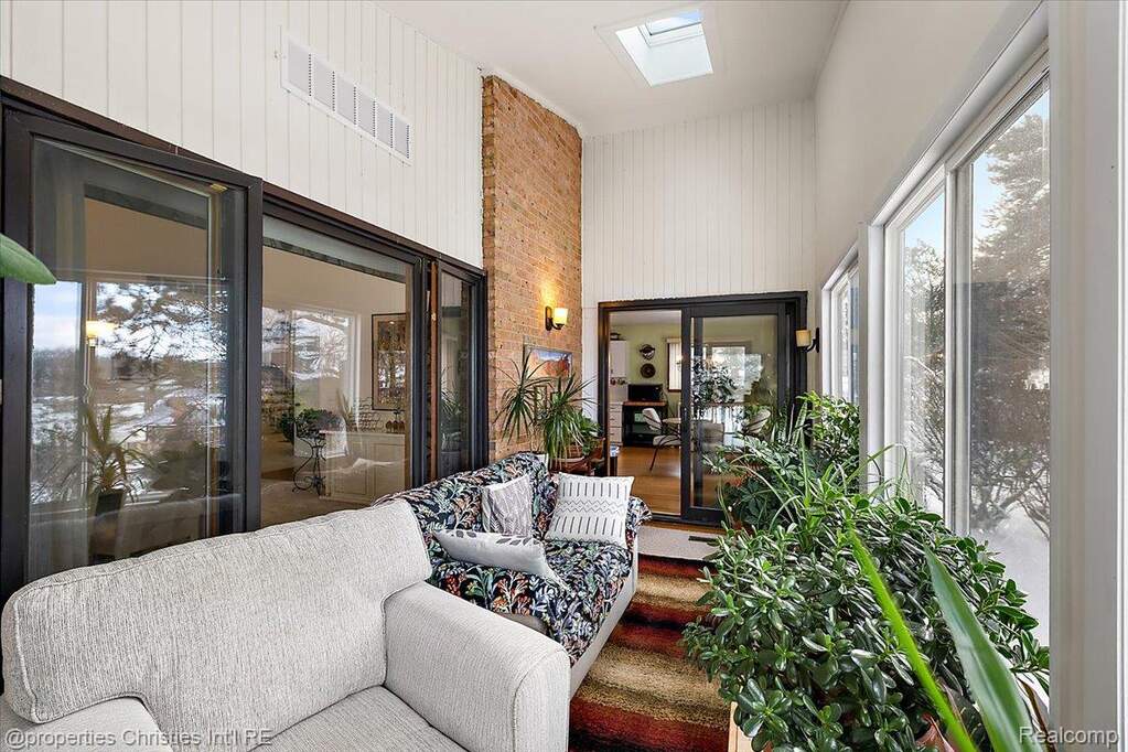 3 Bedroom Single Family Home/House's Image 16