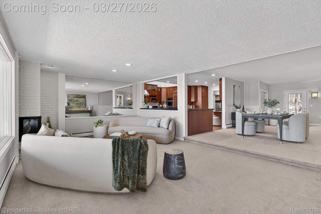 5 Bedroom Single Family Home/House's Image 3