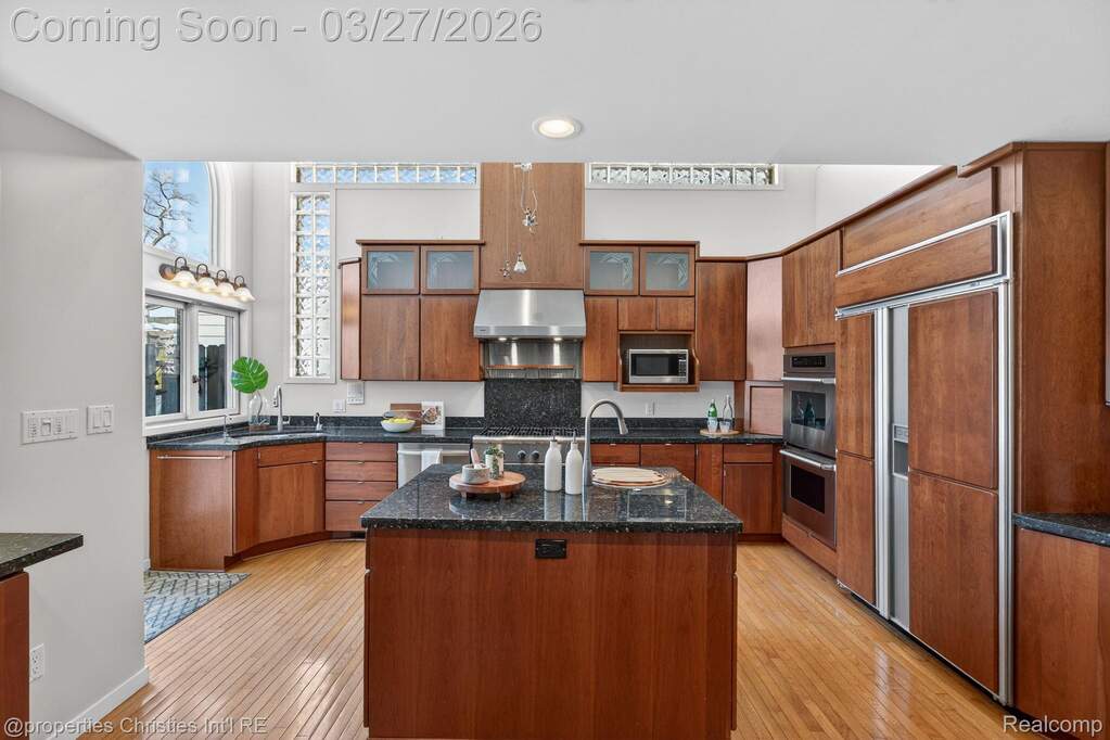 5 Bedroom Single Family Home/House's Image 5