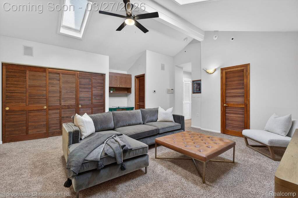 5 Bedroom Single Family Home/House's Image 10