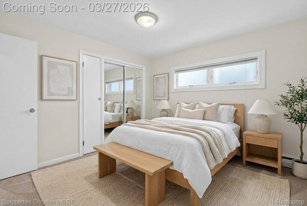 5 Bedroom Single Family Home/House's Image 14