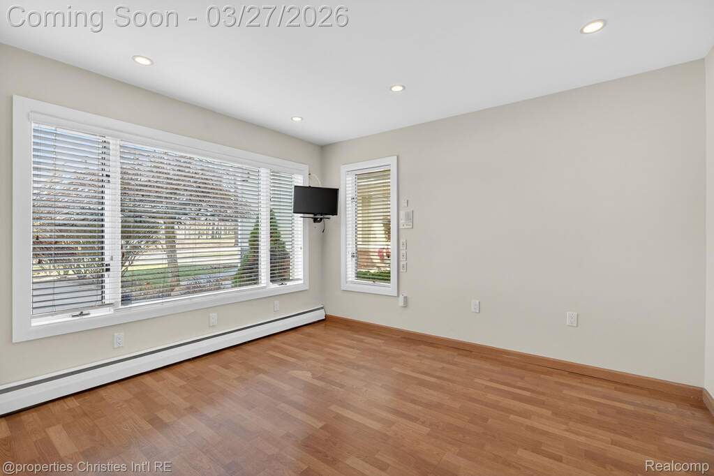 5 Bedroom Single Family Home/House's Image 17