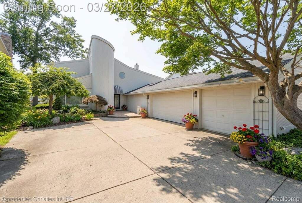 5 Bedroom Single Family Home/House's Image 27