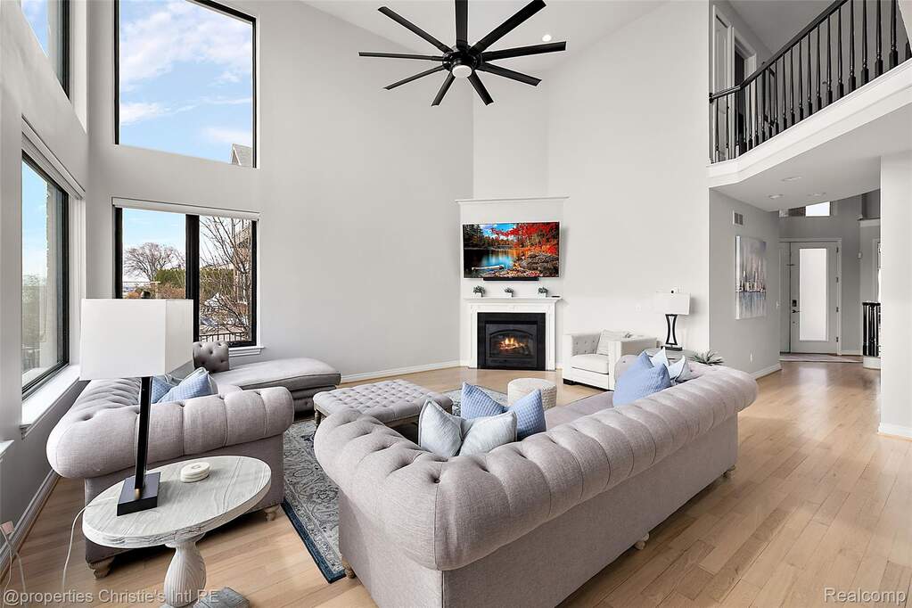 3 Bedroom Single Family Home/House's Image 9