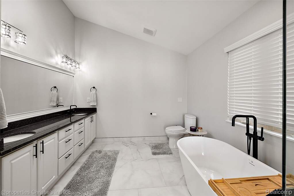 3 Bedroom Single Family Home/House's Image 27