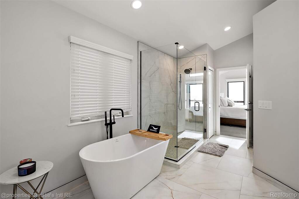 3 Bedroom Single Family Home/House's Image 28