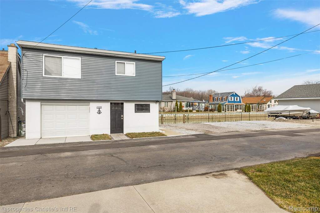 3 Bedroom Single Family Home/House's Image 40