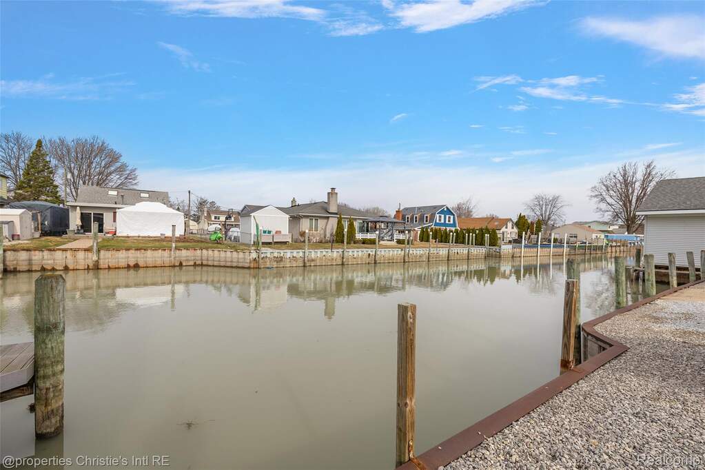 3 Bedroom Single Family Home/House's Image 41