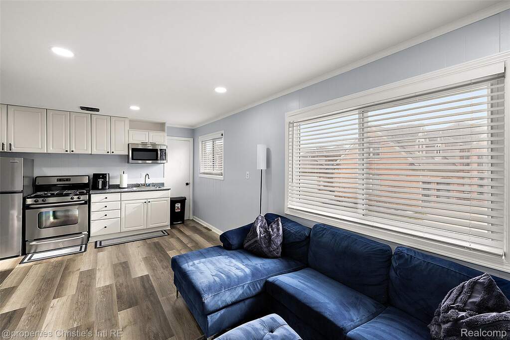3 Bedroom Single Family Home/House's Image 43