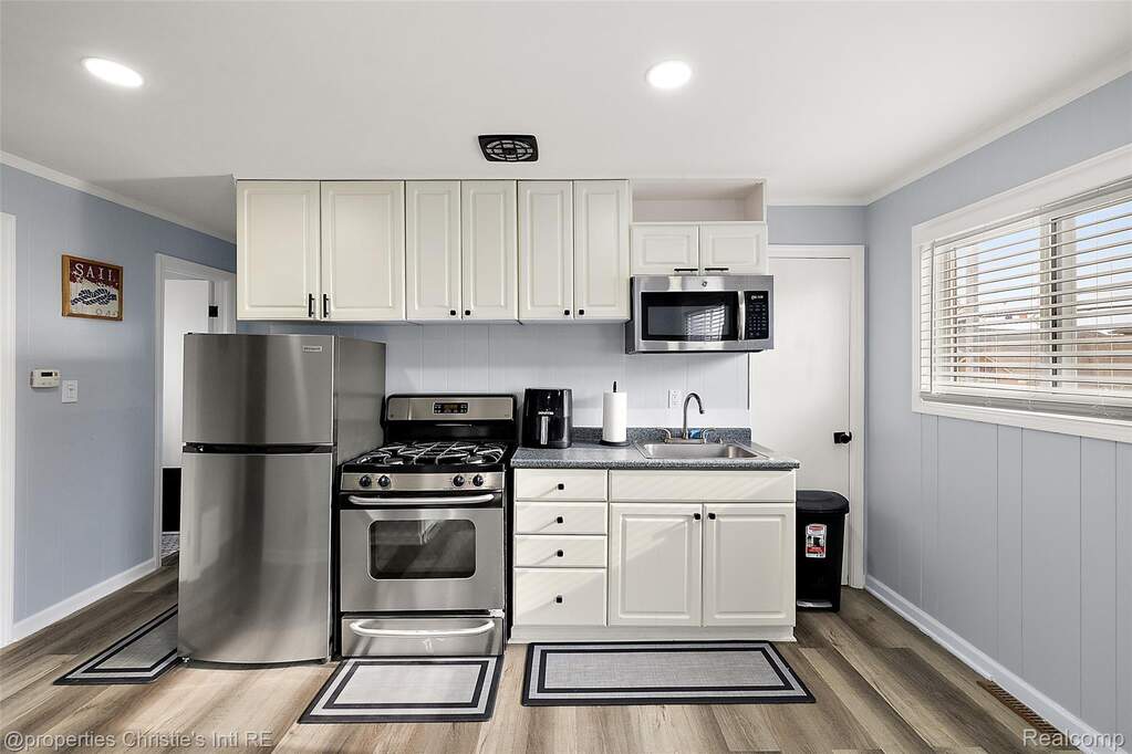 3 Bedroom Single Family Home/House's Image 44