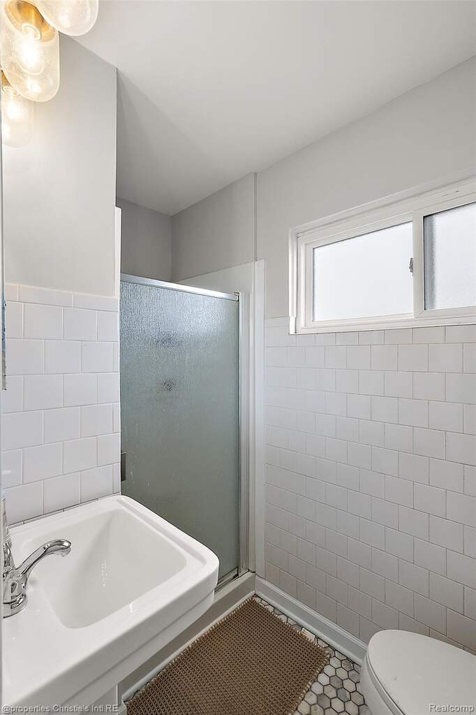 3 Bedroom Single Family Home/House's Image 46