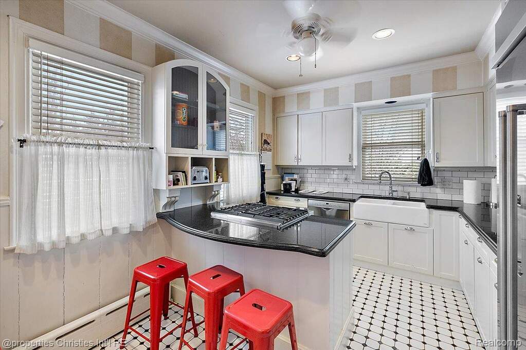 4 Bedroom Single Family Home/House's Image 32
