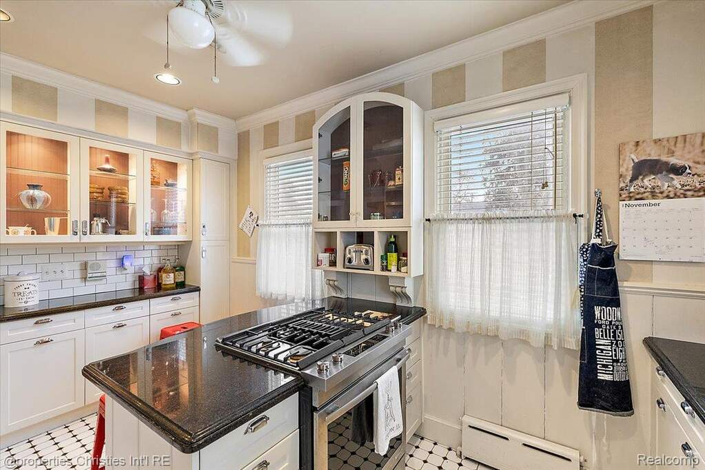 4 Bedroom Single Family Home/House's Image 34