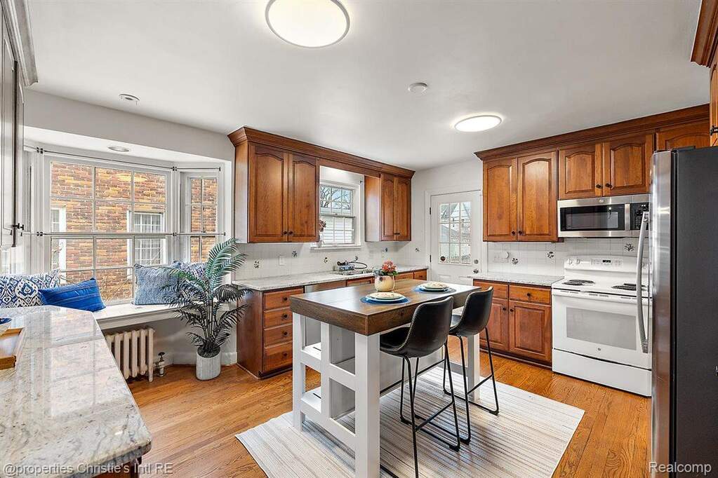 4 Bedroom Single Family Home/House's Image 7