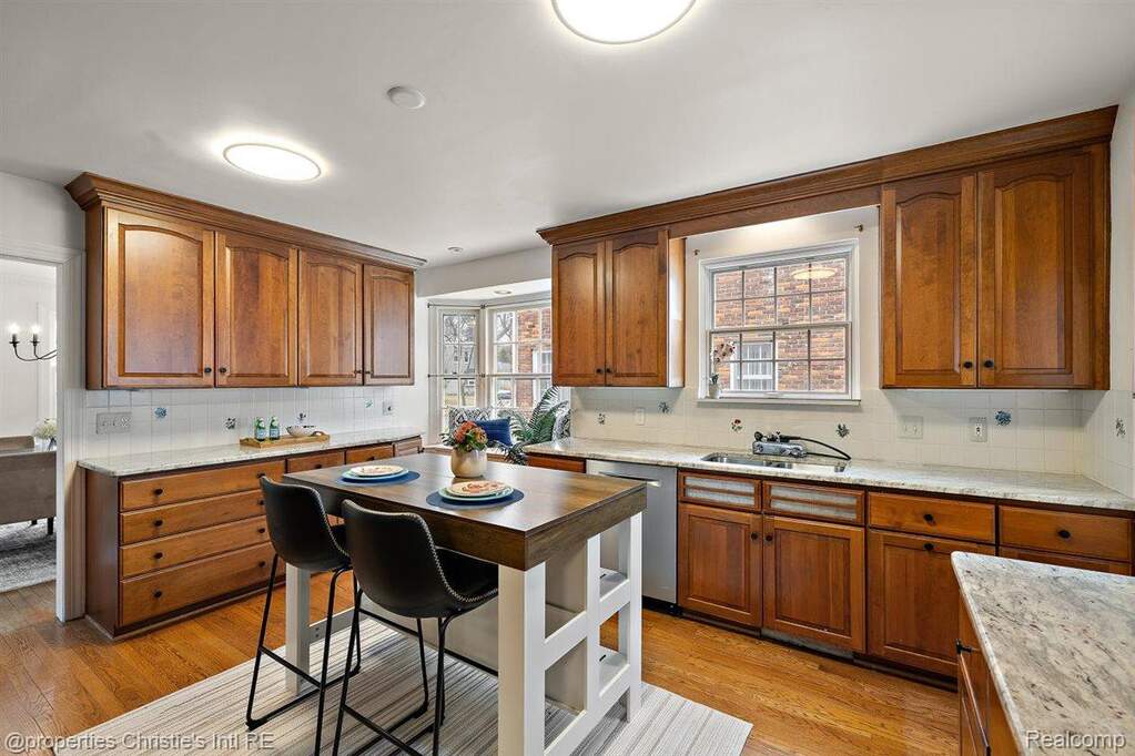 4 Bedroom Single Family Home/House's Image 8