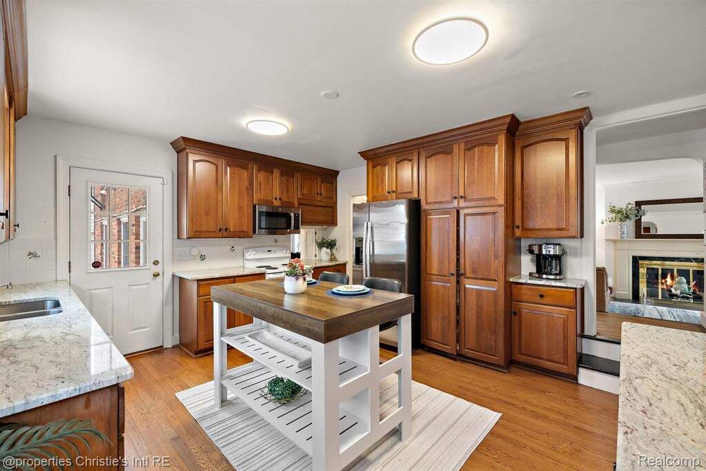 4 Bedroom Single Family Home/House's Image 9