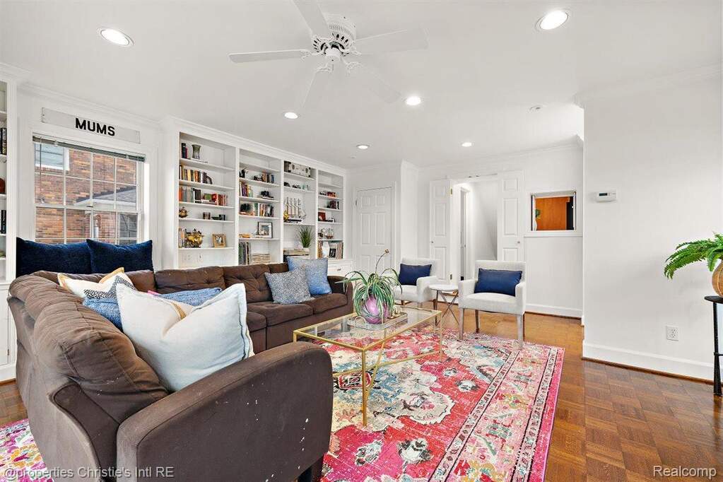 4 Bedroom Single Family Home/House's Image 12