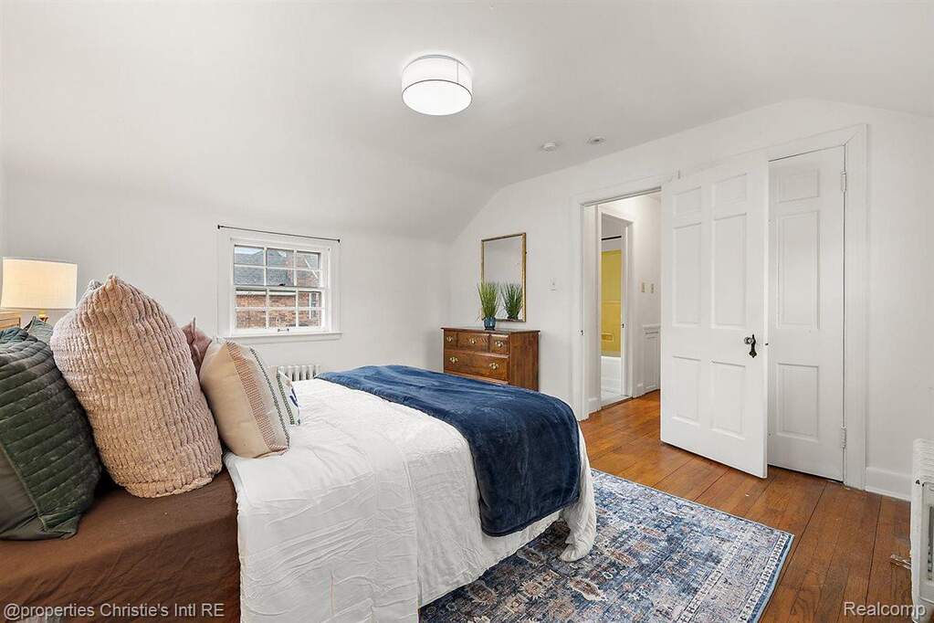 4 Bedroom Single Family Home/House's Image 15