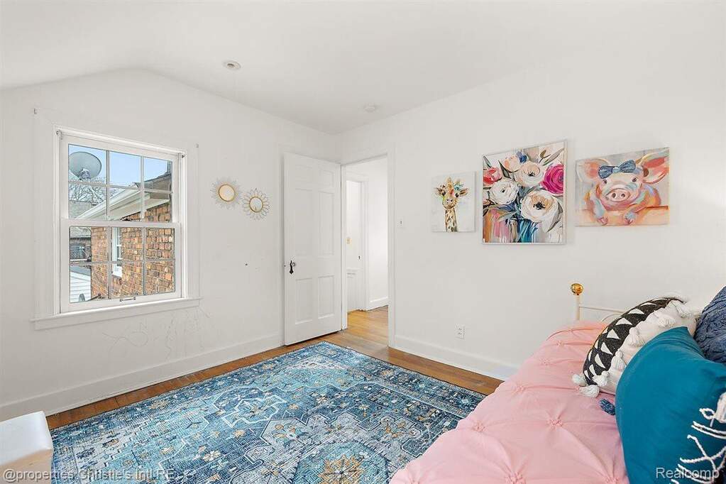 4 Bedroom Single Family Home/House's Image 18