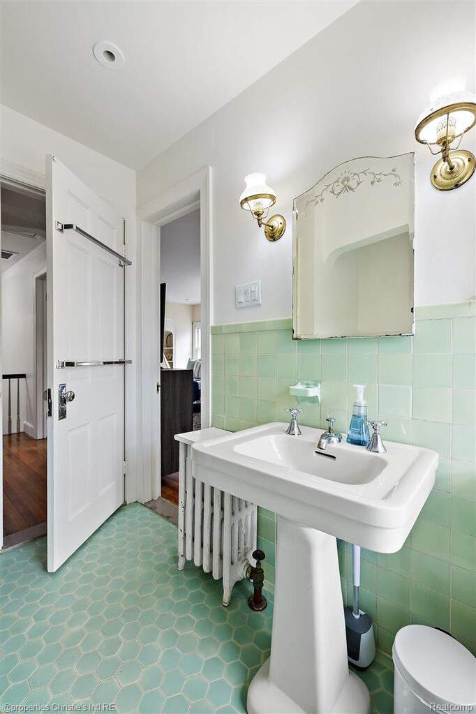 4 Bedroom Single Family Home/House's Image 22