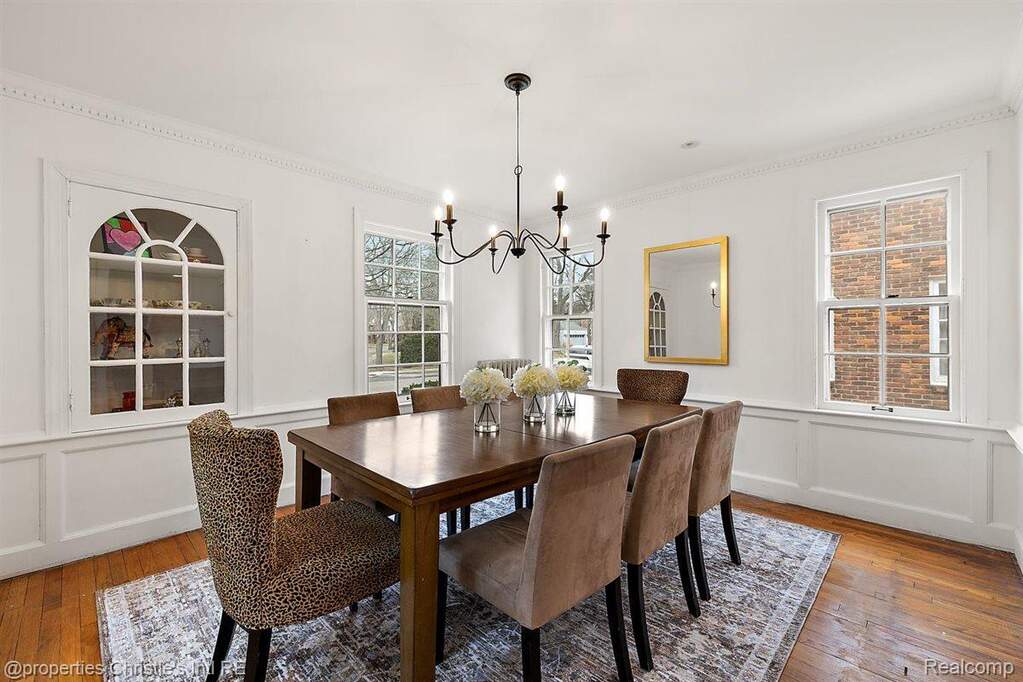 4 Bedroom Single Family Home/House's Image 5