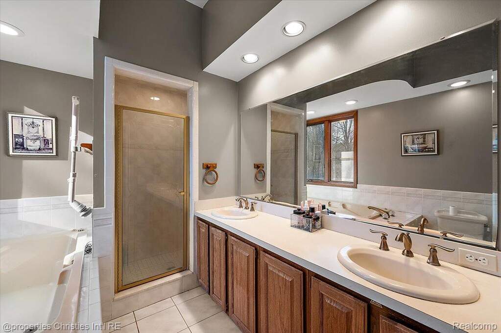 3 Bedroom Single Family Home/House's Image 78