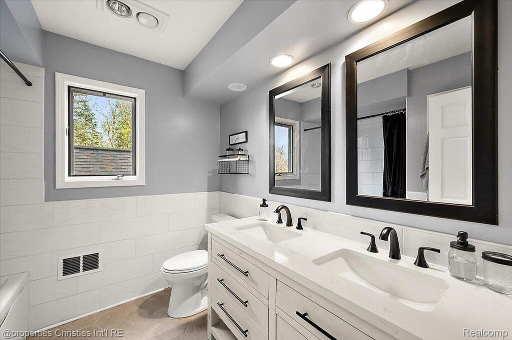 3 Bedroom Single Family Home/House's Image 84