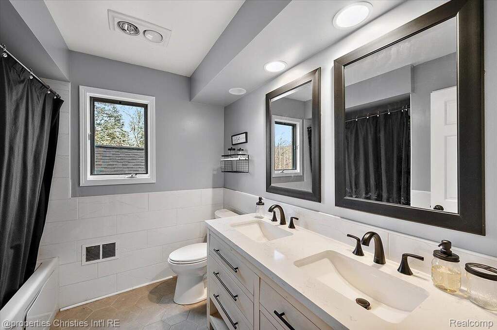 3 Bedroom Single Family Home/House's Image 87