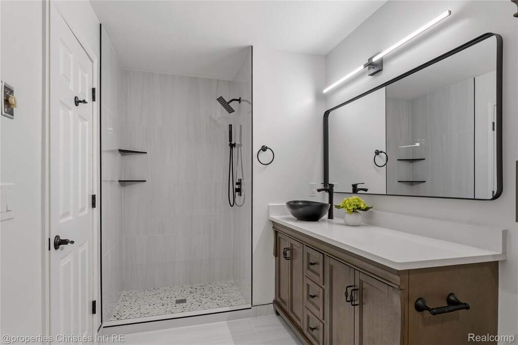 3 Bedroom Apartment/Flat's Image 38