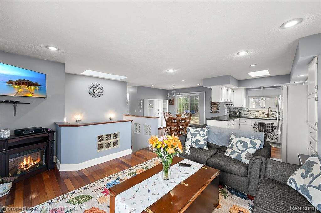 3 Bedroom Single Family Home/House's Image 23