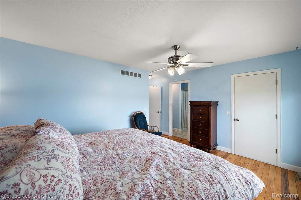 3 Bedroom Single Family Home/House's Image 4
