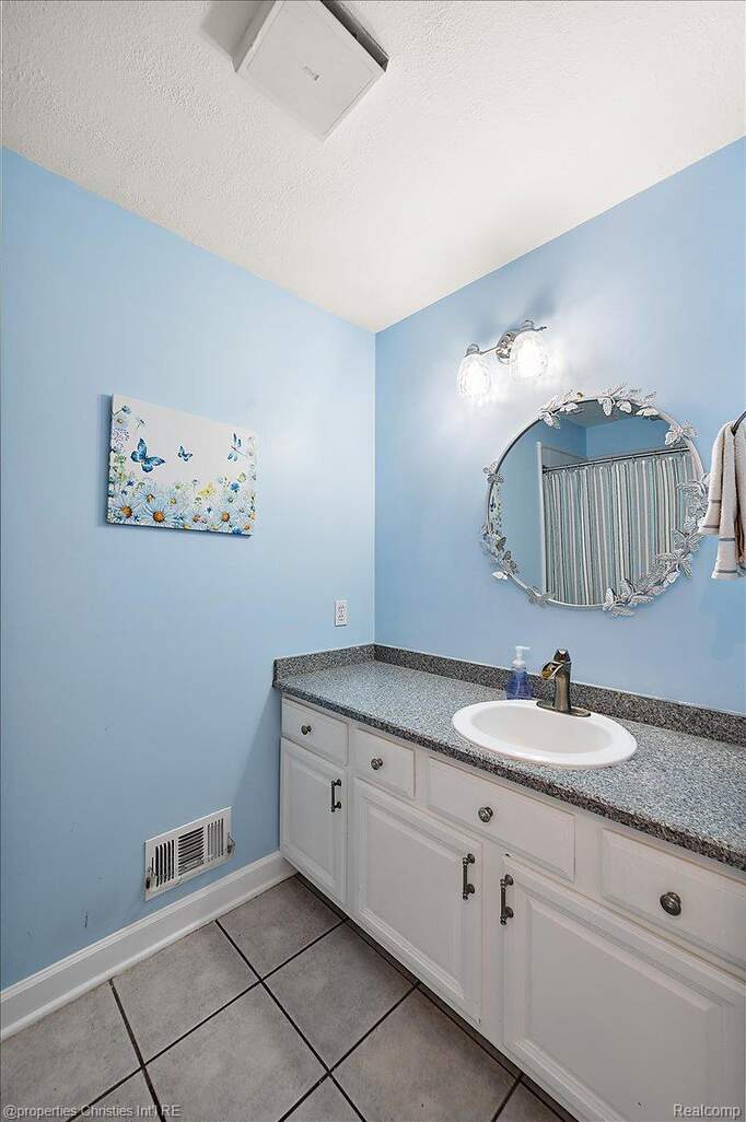 3 Bedroom Single Family Home/House's Image 6