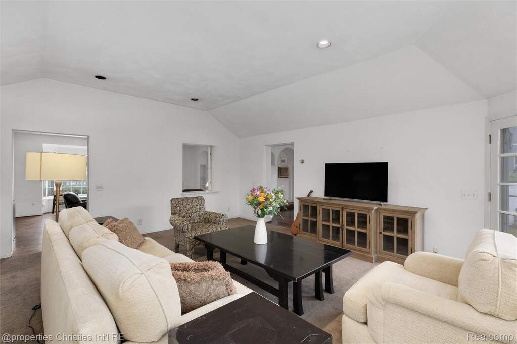 4 Bedroom Single Family Home/House's Image 25