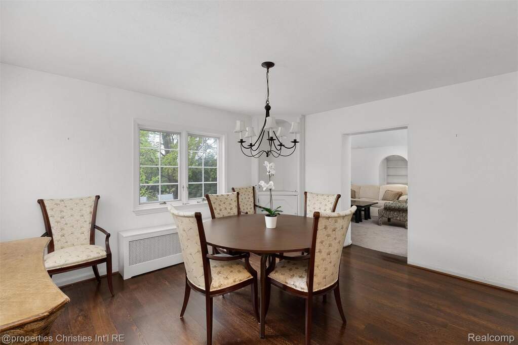 4 Bedroom Single Family Home/House's Image 27