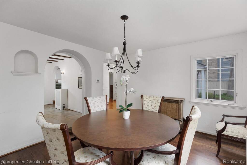 4 Bedroom Single Family Home/House's Image 28