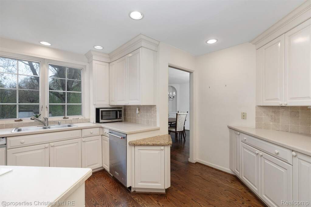 4 Bedroom Single Family Home/House's Image 29