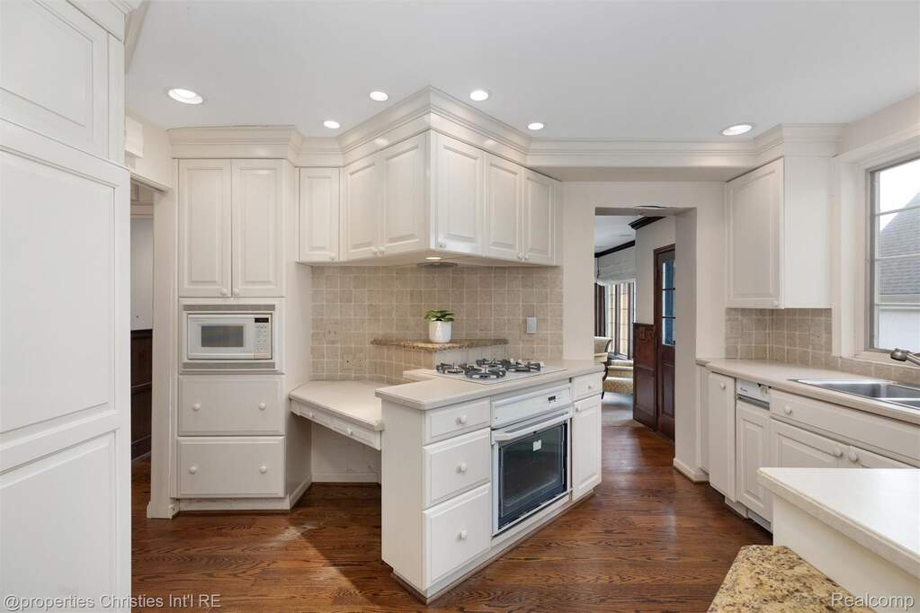 4 Bedroom Single Family Home/House's Image 30