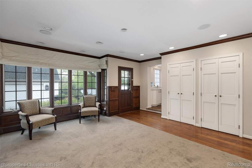 4 Bedroom Single Family Home/House's Image 32