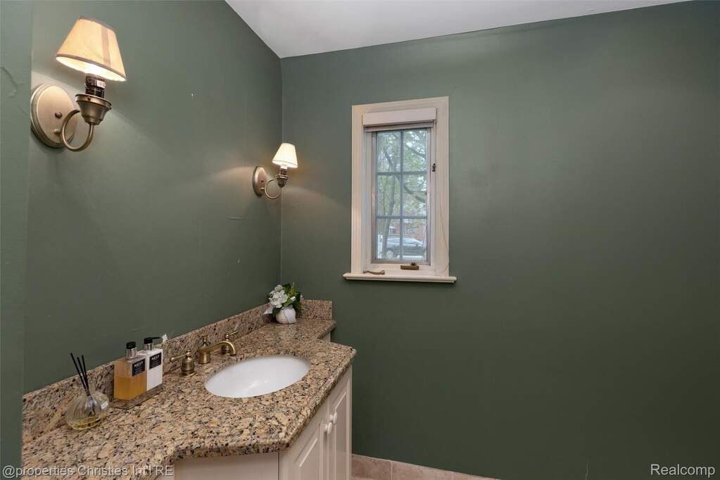 4 Bedroom Single Family Home/House's Image 35