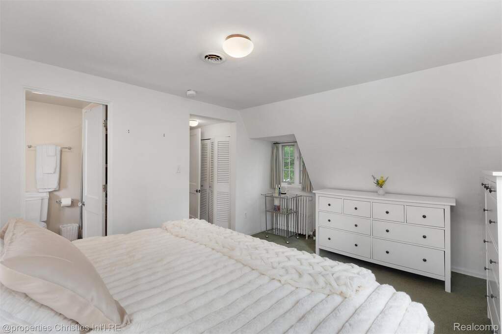 4 Bedroom Single Family Home/House's Image 37