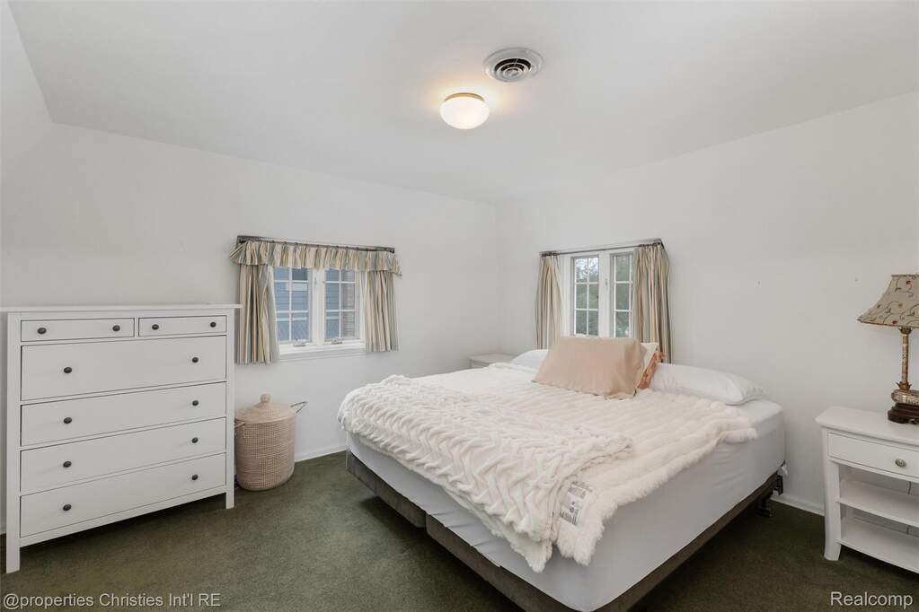 4 Bedroom Single Family Home/House's Image 38